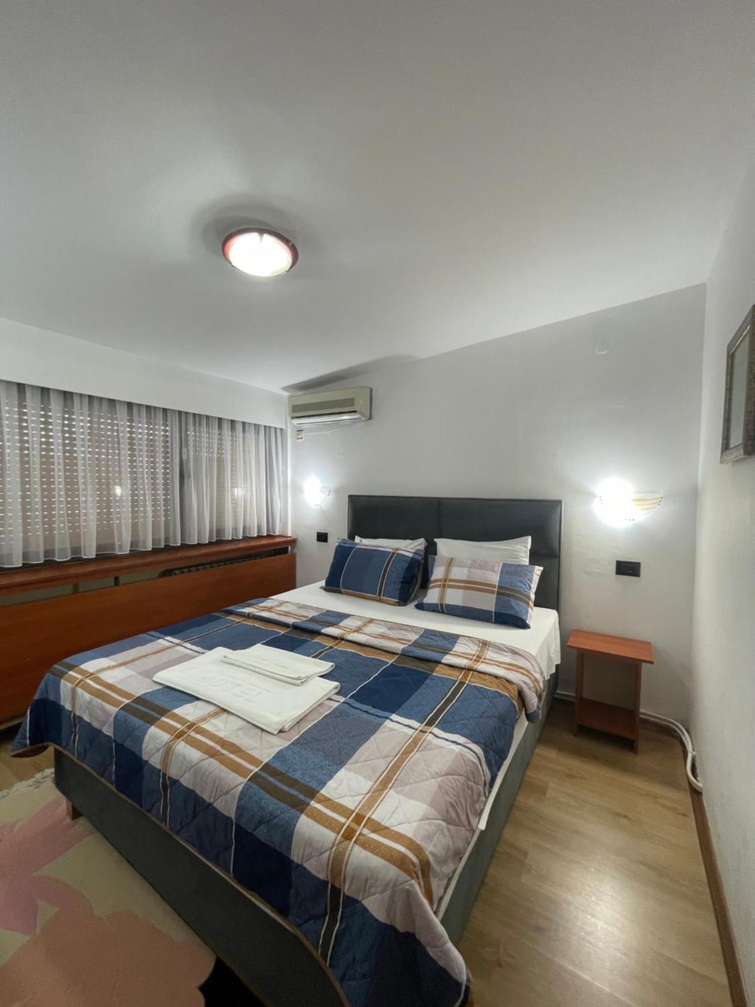 Hotel Square Skopje Luaran gambar